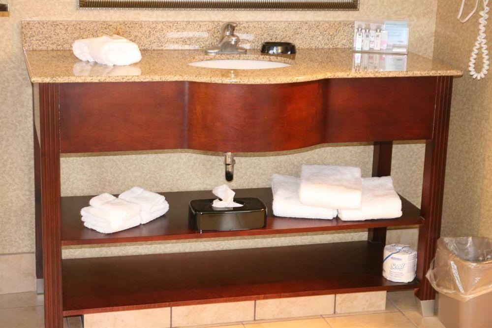 Hampton Inn & Suites Toledo-Perrysburg Rossford Rom bilde